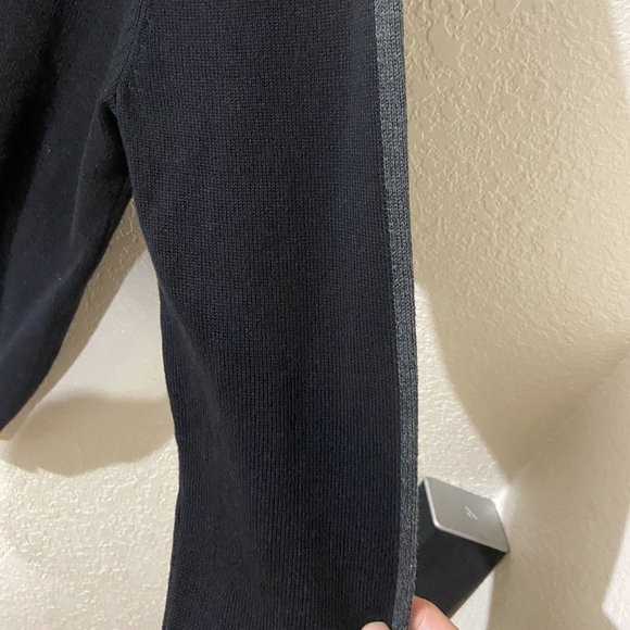 Express Long Sleeve V-Neck Black & Grey Sweater - Picture 4 of 4